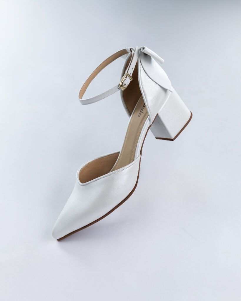 stiletto-blanco-moño-vista-completa