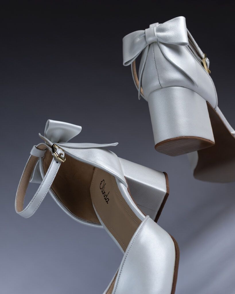 stiletto-blanco-moño-detalle-taco