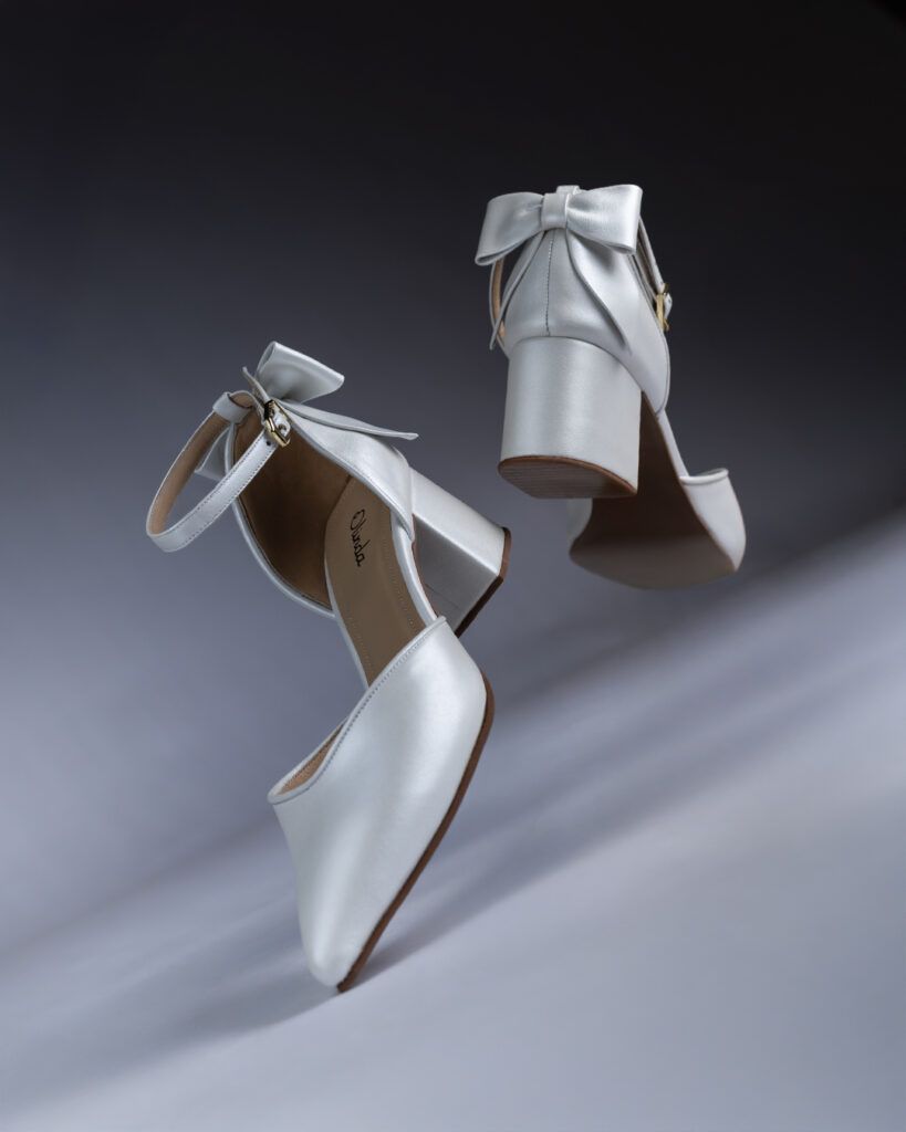 stiletto-blanco-moño-vista-lateral