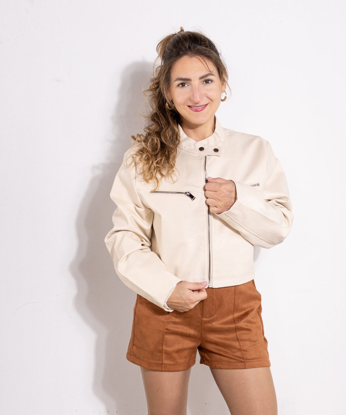 Campera Cuerina Beige Cuello Mao