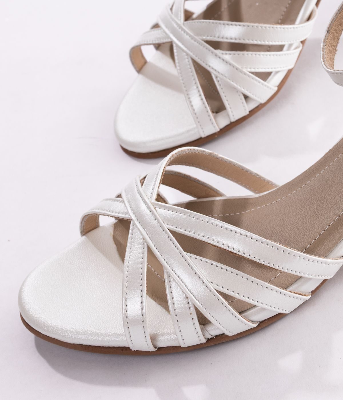 6048 feed_0000s_0003_6048 AB4