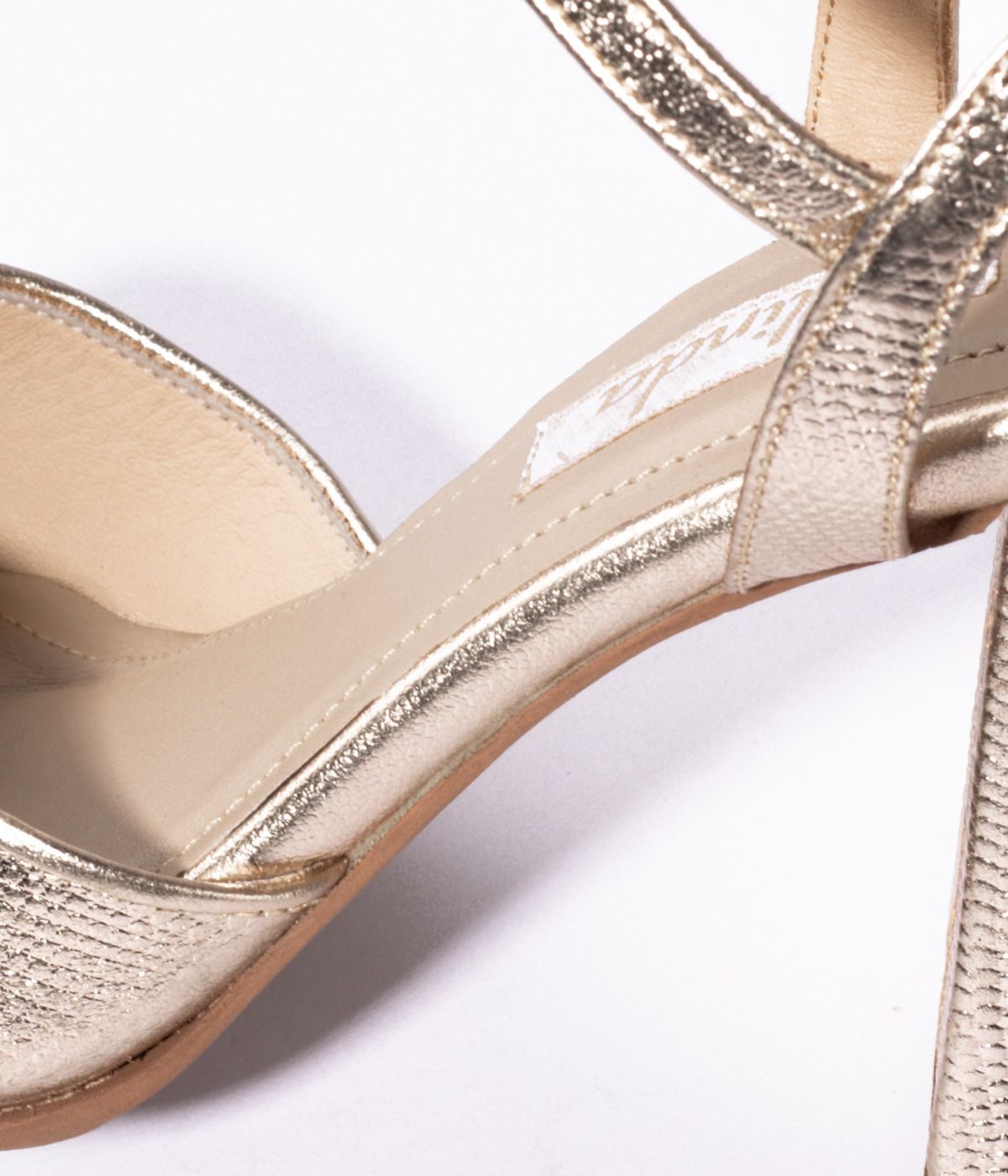 FEED_diciembre_olinda_shoes_arielbaezh_tandaA3_0003_Relleno_generativo