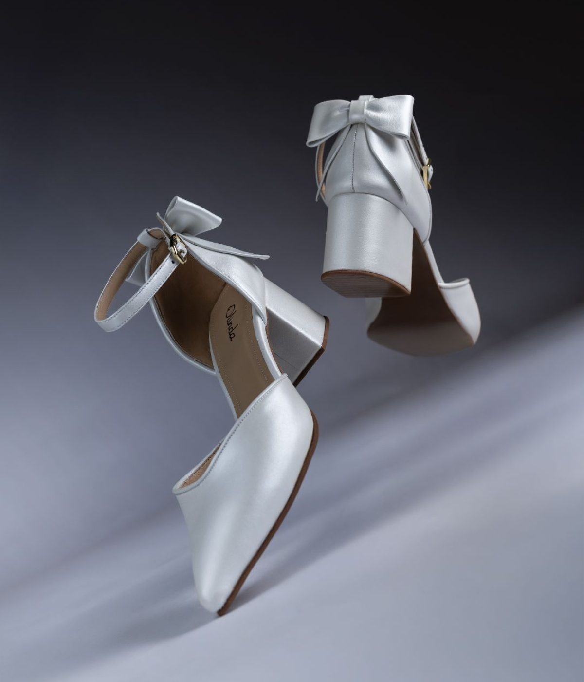 stiletto-blanco-moño-vista-lateral